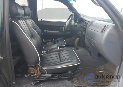 2000 Toyota Tacoma Prerunner from USA, damaged, VIN 4TASM92N3YZ682529